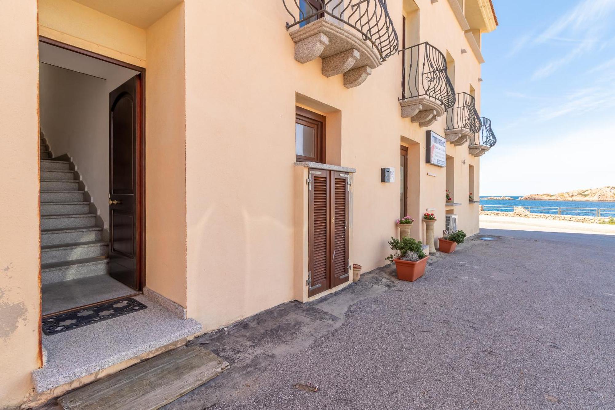 Casa Sulla Scogliera Isola Rossa Apartment Exterior photo